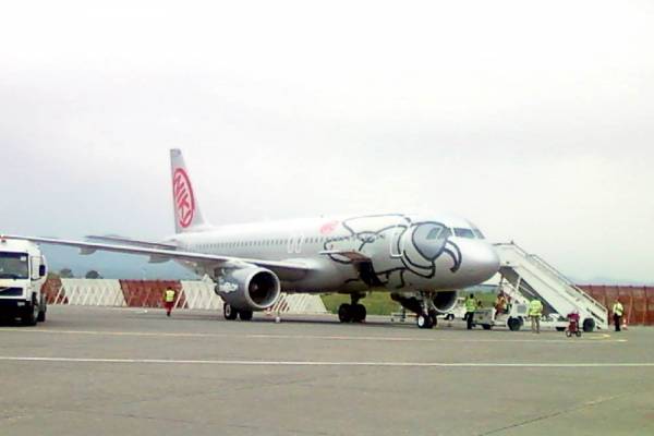 100 επιβάτες στην Καλαμάτα στην πρώτη πτήση από Βιέννη