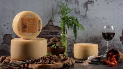 Taste Atlas: Στη κορυφή του κόσμου η Γραβιέρα Νάξου ΠΟΠ