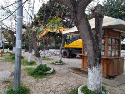 Αντιδράσεις για εργασίες στην πλατεία Φιλιατρών