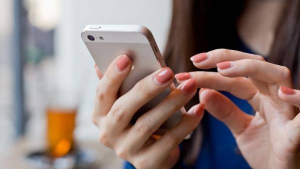 Αύξηση σε επισκευές και αγορές μεταχειρισμένων κινητών στην Καλαμάτα