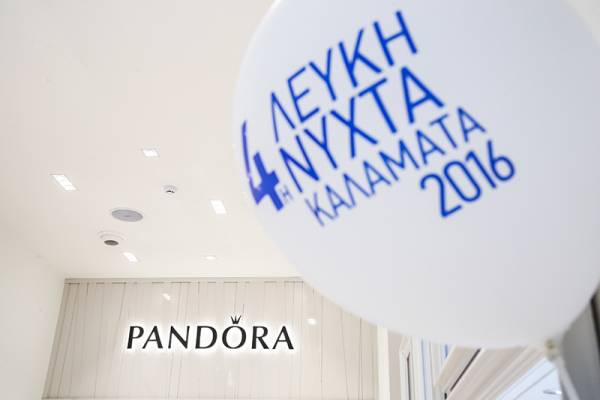 Με ενθουσιασμό υποδέχτηκε η Καλαμάτα το concept store PANDORA στη «Λευκή Νύχτα της Καλαμάτας»