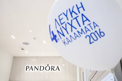 Με ενθουσιασμό υποδέχτηκε η Καλαμάτα το concept store PANDORA στη «Λευκή Νύχτα της Καλαμάτας»