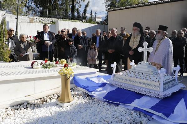 Καλαμάτα: “Ποτέ πια πόλεμος, ποτέ πια φασισμός” το μήνυμα στο μνημόσυνο για τους 534 εκτελεσθέντες (βίντεο)