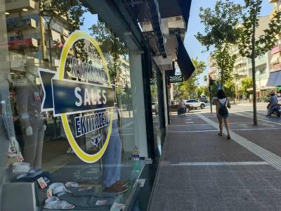 Υποτονική κίνηση στην αγορά παρά τις εκπτώσεις - Επαγγελματίες της Καλαμάτας μιλούν στην “Ε”