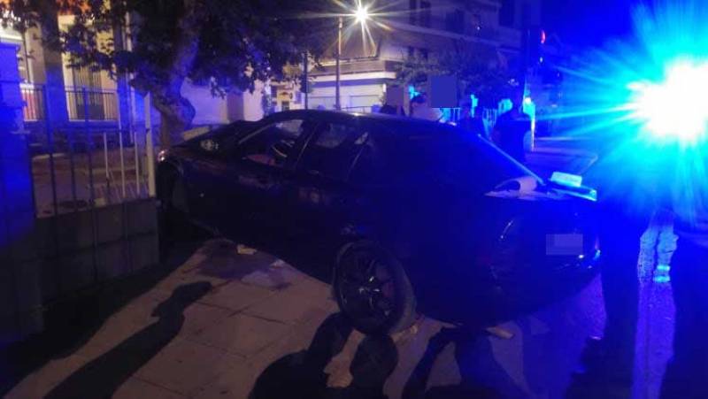 Καλαμάτα: Αυτοκίνητο... μπήκε στο προαύλιο του Σχολείου Μπενάκη