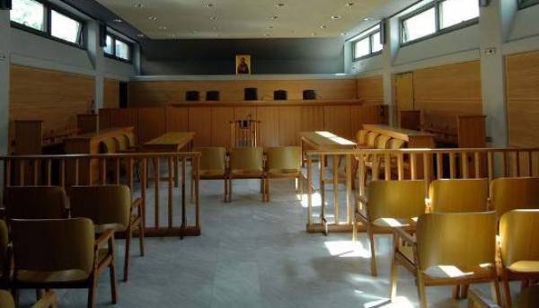 Συνεχίζουν την αποχή οι δικηγόροι Καλαμάτας