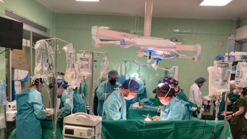 Μεταμόσχευση ήπατος από ζώντα δότη με χρήση ρομποτικού συστήματος στο Λαϊκό Νοσοκομείο
