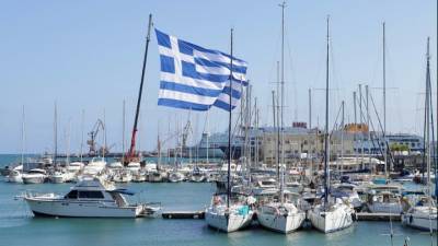 Σημαία 1.440 τετραγωνικών μέτρων υψώθηκε στο Ηράκλειο (βίντεο)