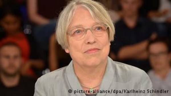 Άντγε Φόλμερ: Βοηθήστε τους Έλληνες, αντί να τους χλευάζετε