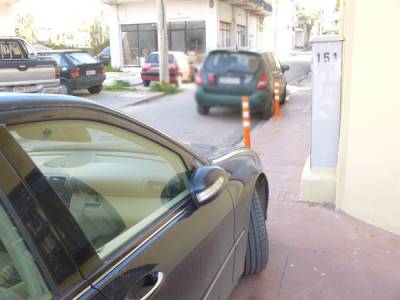 Στάθμευση στο πεζοδρόμιο 