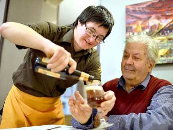 Σε αυτό το εστιατόριο οι εργαζόμενοι έχουν σύνδρομο Down