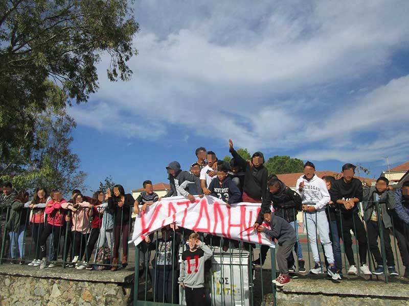 Μαθητές κάνουν κατάληψη: Δεν κάνουν Μαθηματικά στο Γυμνάσιο Αρφαρών! (βίντεο)