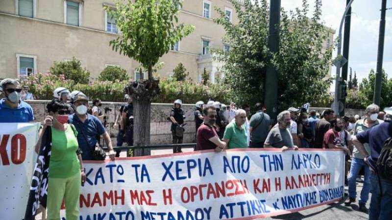 Μαζικό συλλαλητήριο από τους εργαζόμενους της ΛΑΡΚΟ (βίντεο)