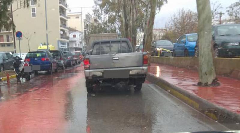 O δρόμος βάφτηκε... κόκκινος στην Καλαμάτα