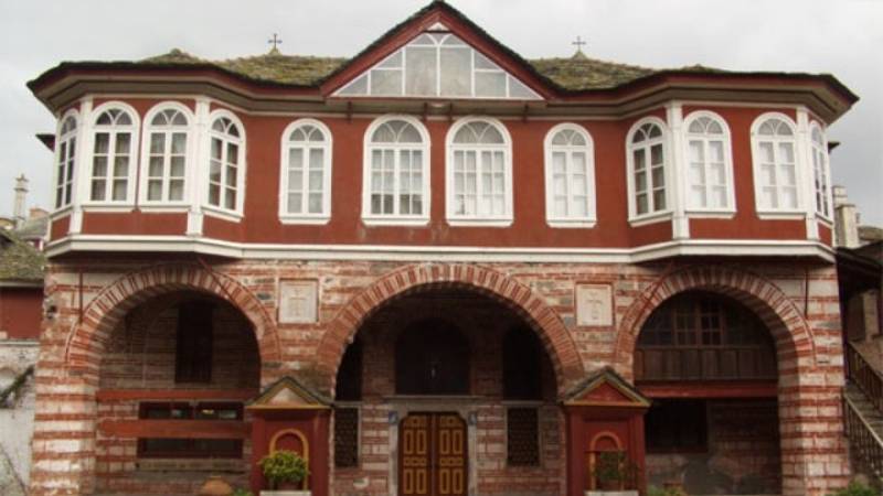 Στο φως μεγάλο μέρος της βυζαντινής Τράπεζας του 10ου αιώνα στη Μονή Βατοπεδίου