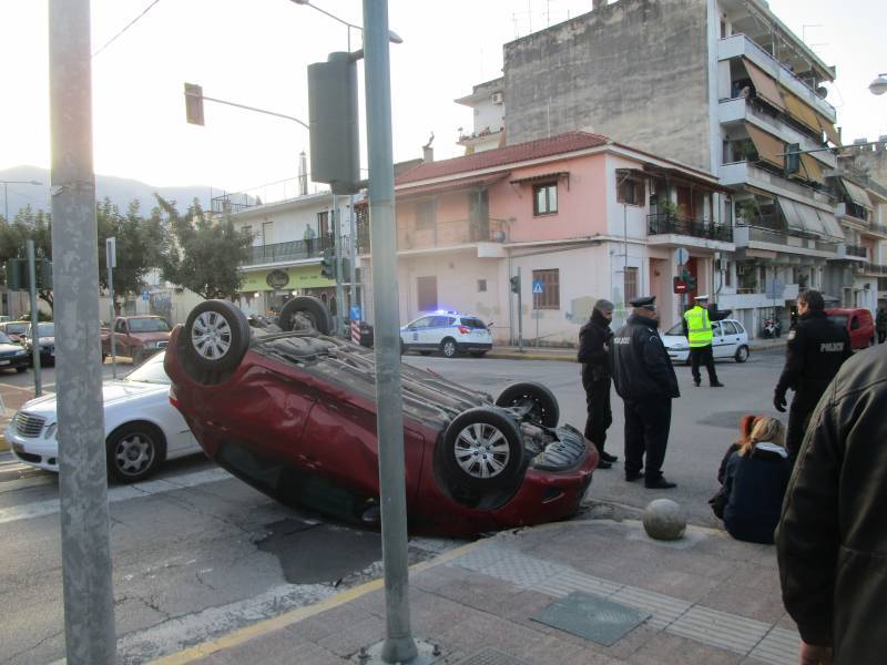 Καλαμάτα: Σοβαρό τροχαίο με ανατροπή Ι.Χ. (Βίντεο+φωτογραφίες)