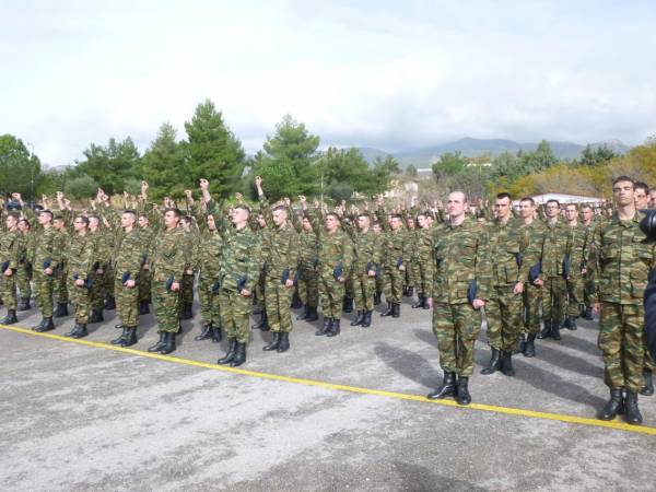 Ορκίστηκαν 400 οπλίτες της 2016 Α' ΕΣΣΟ στο 9ο Σύνταγμα Πεζικού (βίντεο-φωτογραφίες)