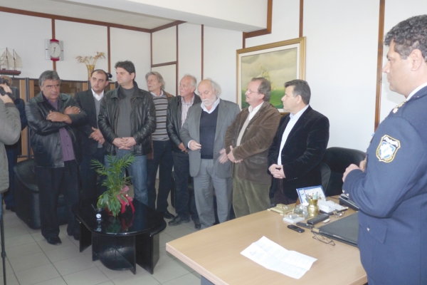 Για την αυξανόμενη εγκληματικότητα των τσιγγάνων: Παράσταση διαμαρτυρίας στην Αστυνομική Διεύθυνση Μεσσηνίας