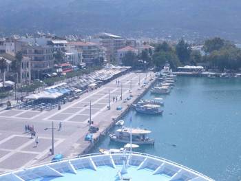 Εντυπωσιακές εικόνες από τη γέφυρα του “Thomson Majesty”