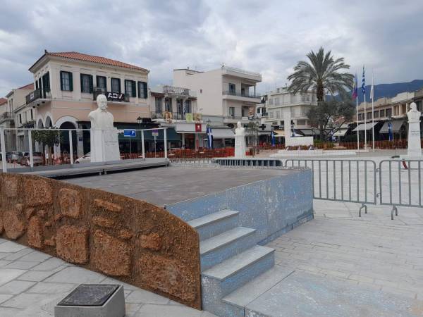 Σχεδόν... έτοιμη η πλατεία 23ης Μαρτίου για την Αναπαράσταση (φωτογραφίες)
