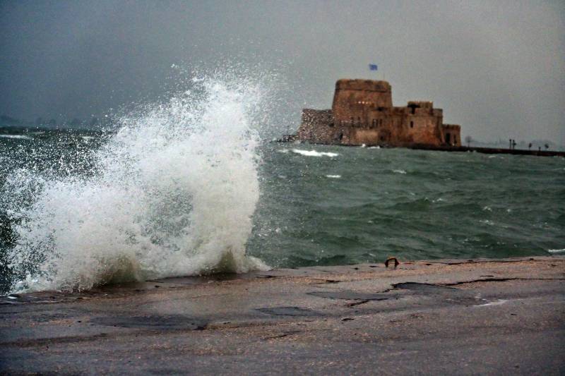 Πελοπόννησος: Προειδοποιήσεις της ΕΜΥ για ισχυρές βροχές, ανέμους και χιονόπτωση