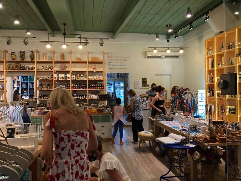 Η εκπτωτική βραδιά έφερε κόσμο στα καταστήματα της Κυπαρισσίας