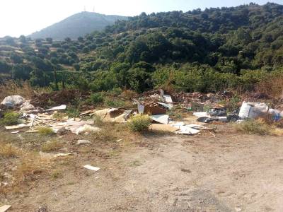Παράπονα για τα σκουπίδια στην Πολυθέα