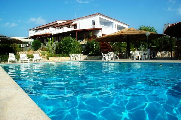 Απελπιστικά χαμηλά τα ξενοδοχεία τον Ιούνιο -  Ελπίζουν σε πελάτες  τελευταίας στιγμής
