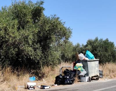 Αμάζευτα σκουπίδια στην Τριφυλία