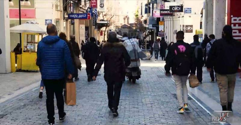 Αρση lockdown εισηγήθηκαν οι ειδικοί με sms στο 13032 στα καταστήματα