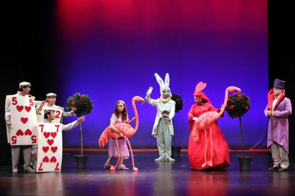 «Η Αλίκη στη χώρα των θαυμάτων» την Παρασκευή στο Κάστρο Καλαμάτας