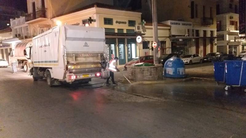 Πλύσιμο κάδων από την Υπηρεσία Καθαριότητας του Δήμου Καλαμάτας