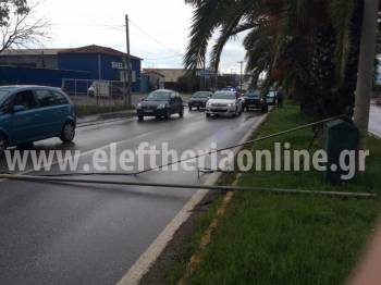 Κολόνα της ΔΕΗ έπεσε στη Νέα Είσοδο Καλαμάτας