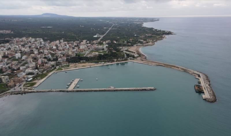 Παροχή νερού και φωτισμού σε σκάφη στο λιμάνι Κυπαρισσίας