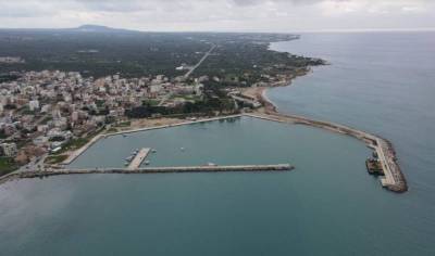 Παροχή νερού και φωτισμού σε σκάφη στο λιμάνι Κυπαρισσίας