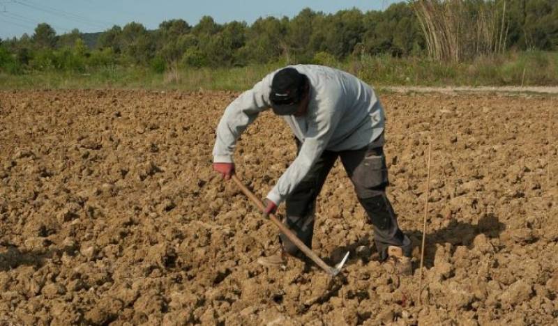 Χαρίτσης με βουλευτές του ΣΥΡΙΖΑ για εργόσημο