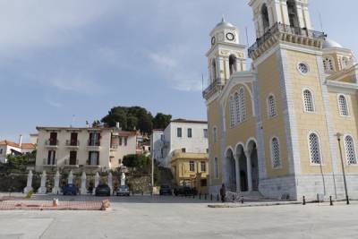 Αποκλεισμός αυτοκινήτων στην πλατεία Υπαπαντής