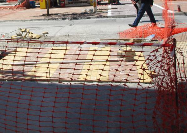 Διεκδικούν αποζημιώσεις από το Δήμο Καλαμάτας για ατυχήματα σε έργα