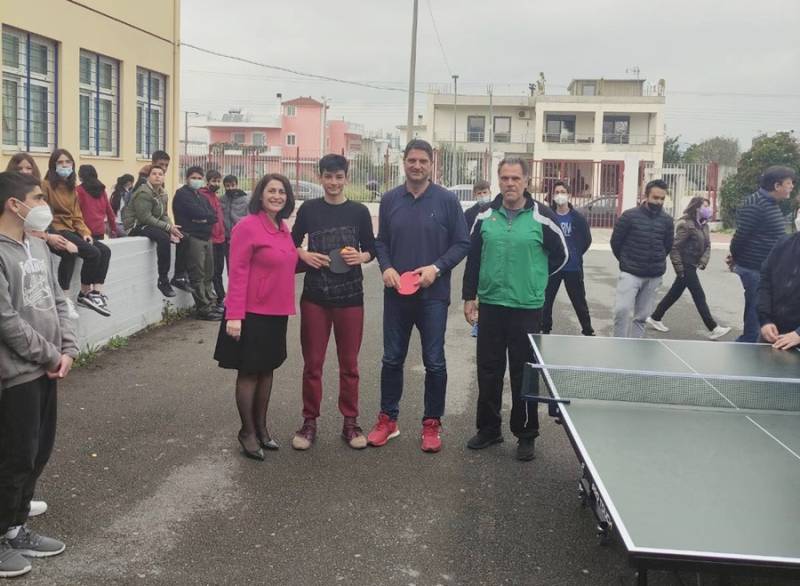 1o Γυμνάσιο Μεσσήνης: Αγώνας πινγκ-πονγκ του δημάρχου με πρωταθλητή μαθητή