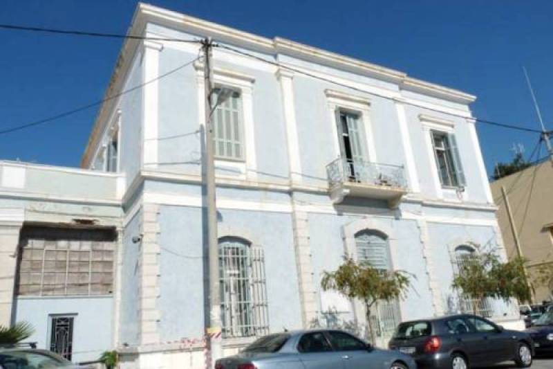 Παράσταση διαμαρτυρίας στο Λιμεναρχείο Καλαμάτας για το ναυάγιο της Πύλου