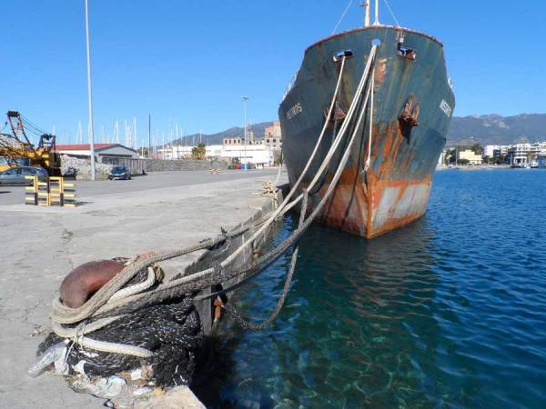 Φεύγει το &quot;Νίσυρος&quot; από το λιμάνι της Καλαμάτας