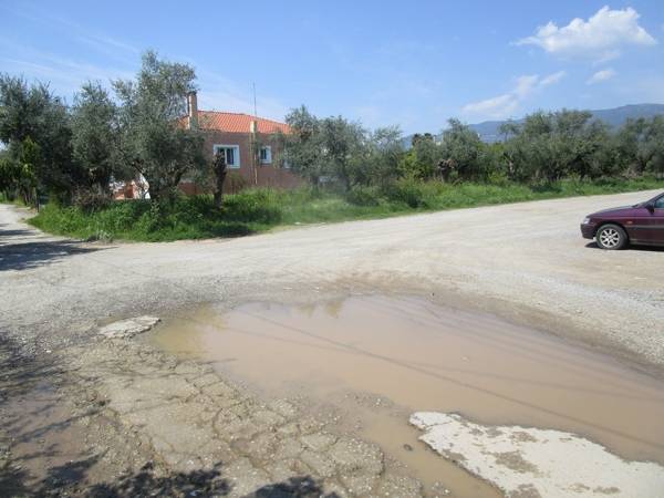 Παραμένει χωμάτινος