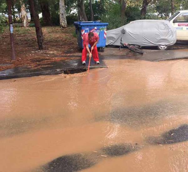 Λάσπη βγαίνει σε βρύσες στην Καλαμάτα