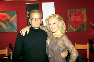 Γρηγόρης Χαλιακόπουλος και Νταίζη Σεμπεκοπούλου στο "Freeday": "Το βιβλίο είναι αφιερωμένο στις γυναίκες που απλώς επιβιώσαν"