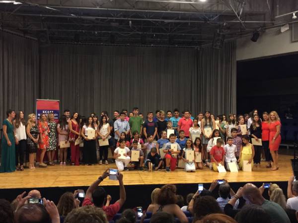 Κέντρο Ξένων Γλωσσών «Κέλλυ Μακροπούλου»: Επιτυχόντες έλαβαν τα διπλώματα τους