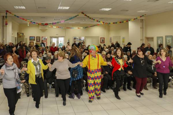 Αποκριάτικο γλέντι στο Β' ΚΑΠΗ Καλαμάτας (βίντεο)