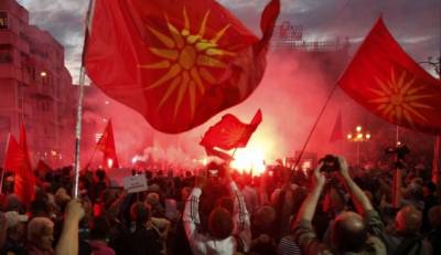Βόρεια Μακεδονία: Ο Ζάεφ αποσύρει από παντού τον Ήλιο της Βεργίνας