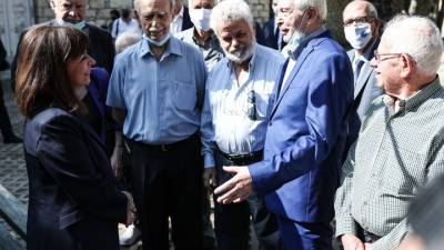 Στεφάνι στην προτομή του Σπύρου Μουστακλή στα πρώην κρατητήρια ΕΑΤ – ΕΣΑ από την ΠτΔ