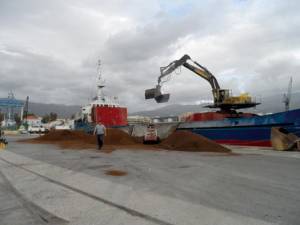1.200 τόνοι πυρηνόξυλο  από Καλαμάτα για Κρήτη