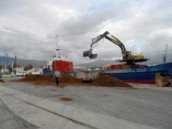 1.200 τόνοι πυρηνόξυλο  από Καλαμάτα για Κρήτη